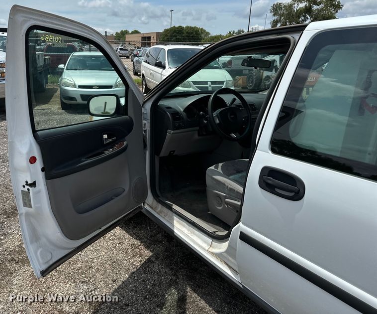 image for item EN8419 2007 Chevrolet Uplander van