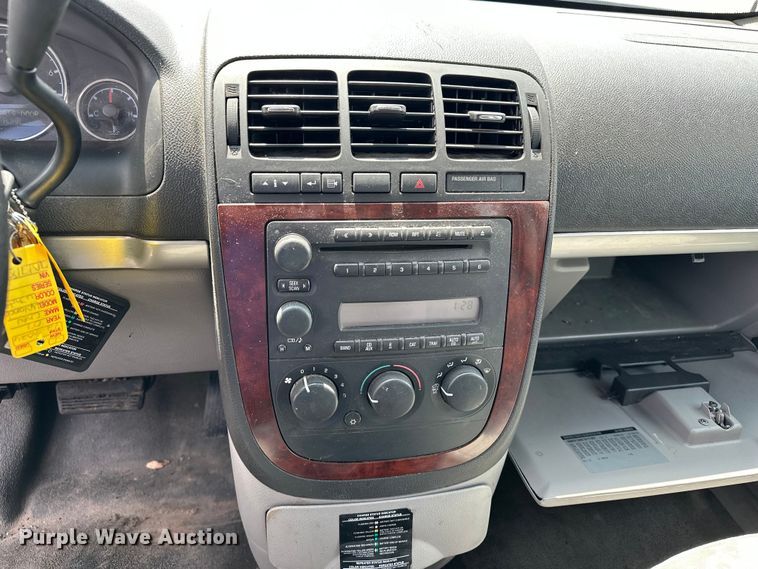 image for item EN8419 2007 Chevrolet Uplander van