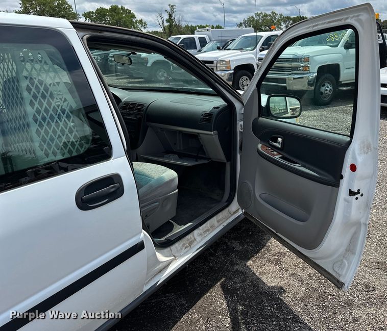 image for item EN8419 2007 Chevrolet Uplander van