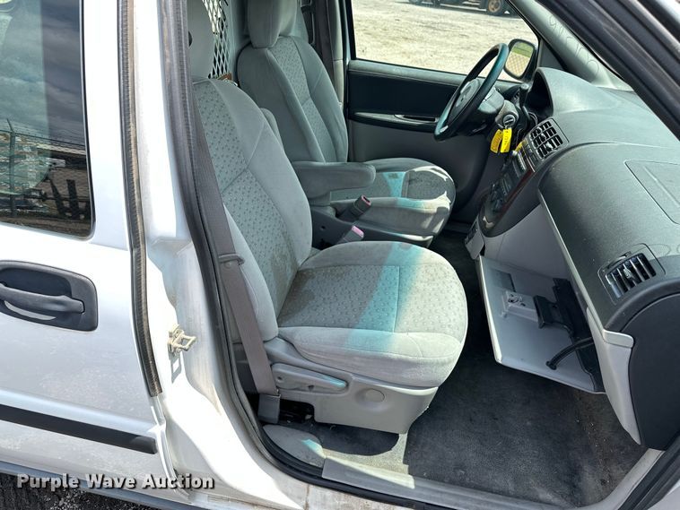 image for item EN8419 2007 Chevrolet Uplander van