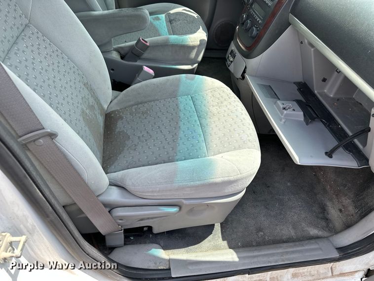 image for item EN8419 2007 Chevrolet Uplander van