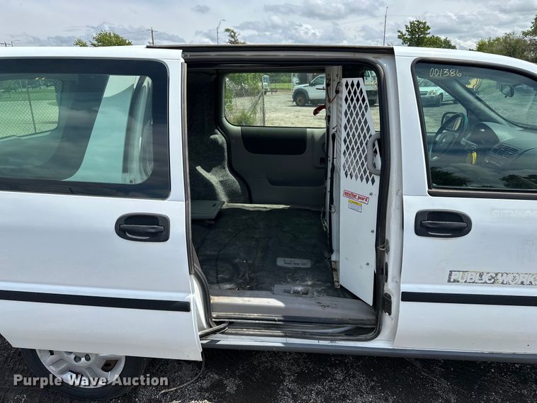 image for item EN8419 2007 Chevrolet Uplander van