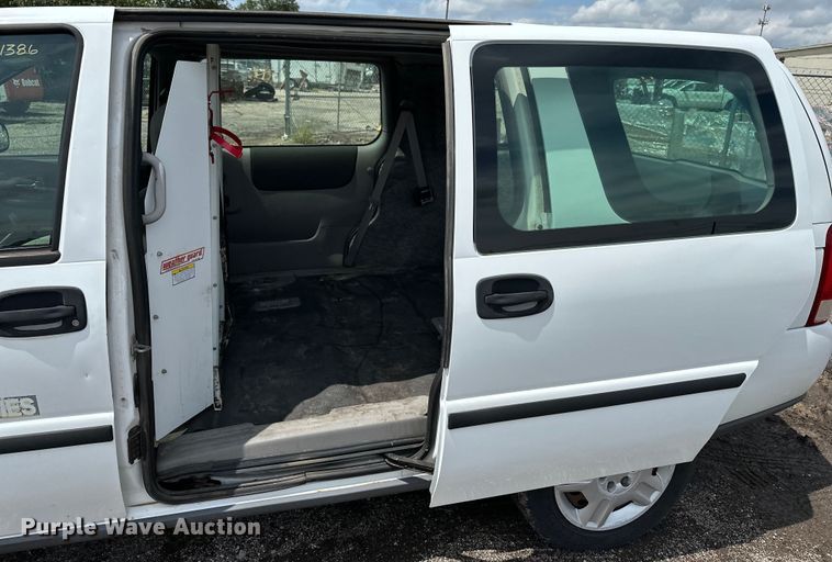 image for item EN8419 2007 Chevrolet Uplander van