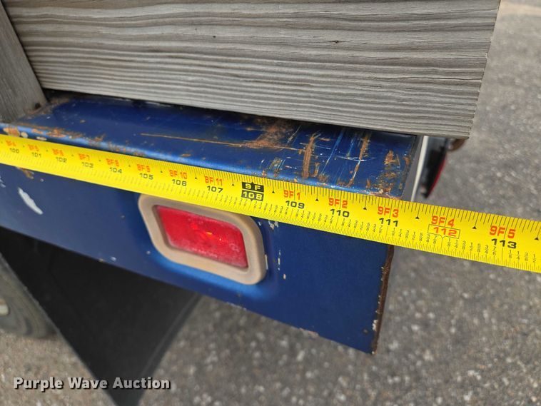 image for item EN8420 2003 Chevrolet  Silverado 3500 flatbed pickup truck