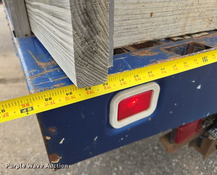 image for item EN8420 2003 Chevrolet  Silverado 3500 flatbed pickup truck