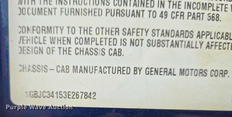 image for item EN8420 2003 Chevrolet  Silverado 3500 flatbed pickup truck