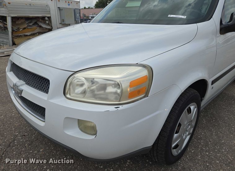 image for item EN8421 2008 Chevrolet Uplander LS van