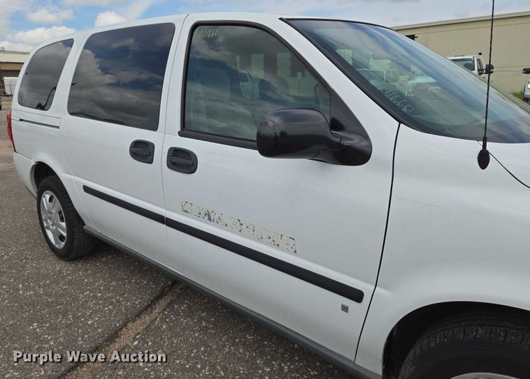 image for item EN8421 2008 Chevrolet Uplander LS van