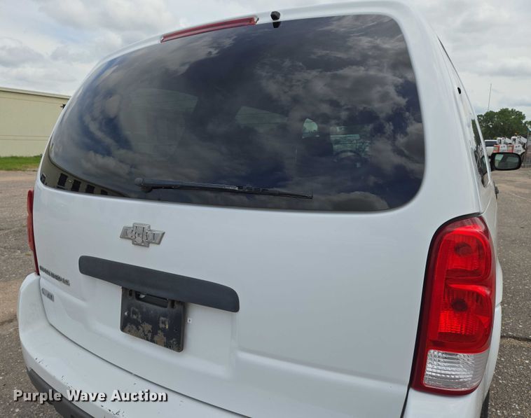 image for item EN8421 2008 Chevrolet Uplander LS van