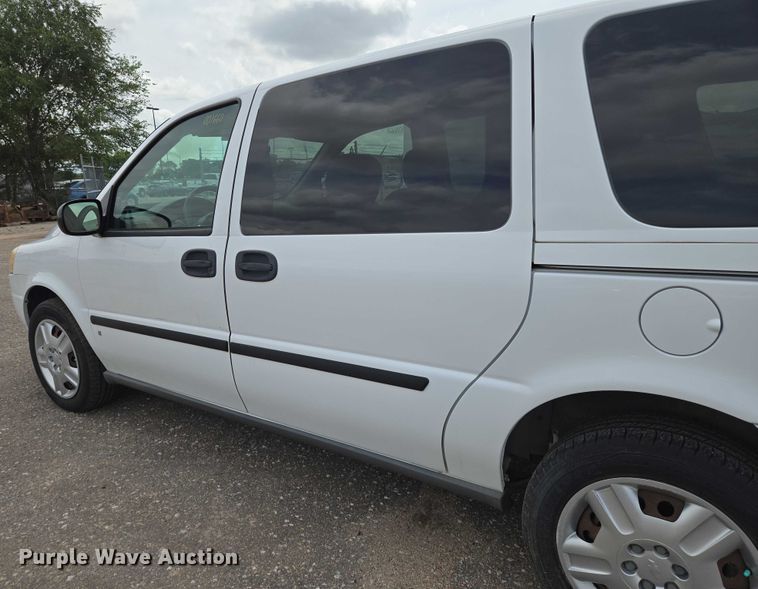 image for item EN8421 2008 Chevrolet Uplander LS van