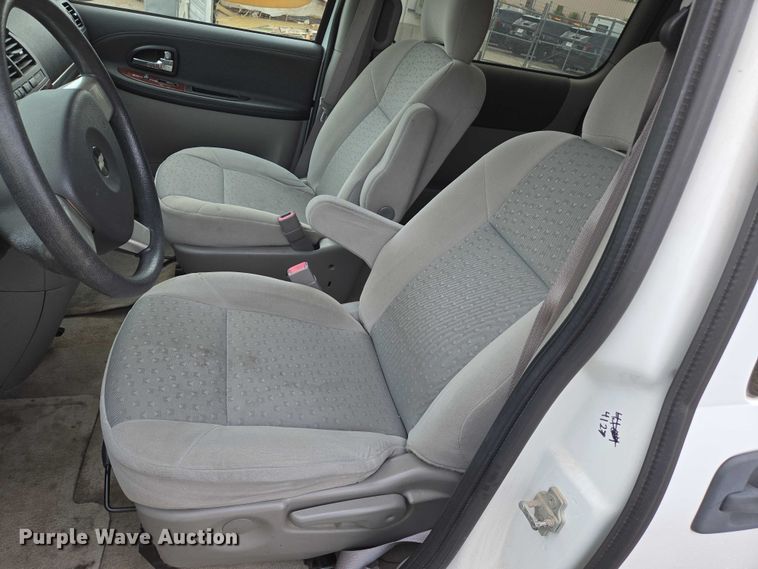 image for item EN8421 2008 Chevrolet Uplander LS van