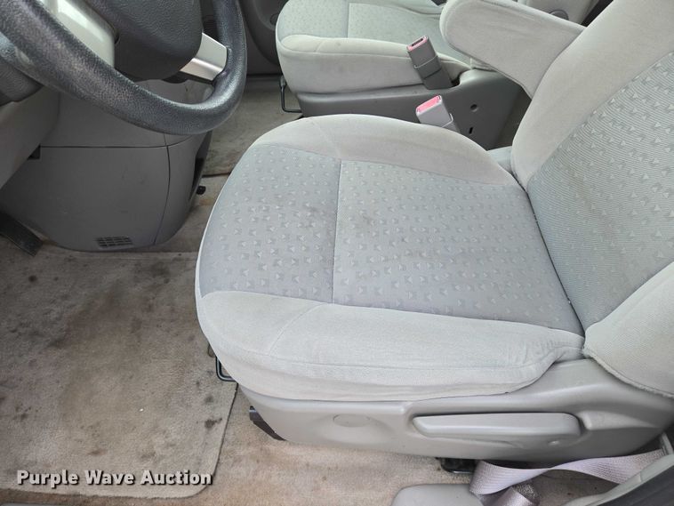 image for item EN8421 2008 Chevrolet Uplander LS van