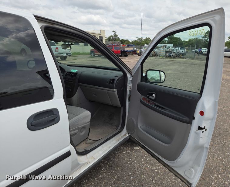 image for item EN8421 2008 Chevrolet Uplander LS van