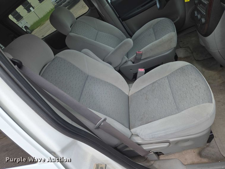 image for item EN8421 2008 Chevrolet Uplander LS van