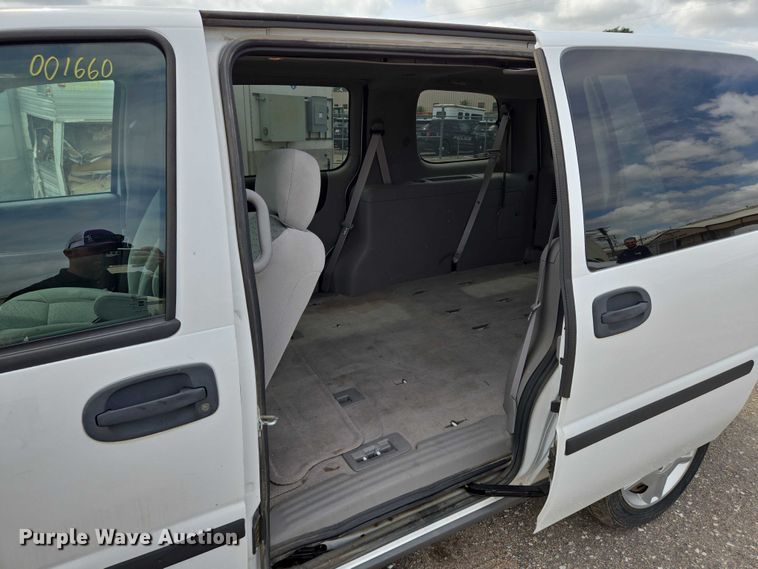 image for item EN8421 2008 Chevrolet Uplander LS van