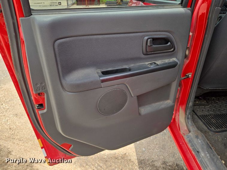 image for item EN8422 2006 Chevrolet  Colorado Crew Cab pickup truck