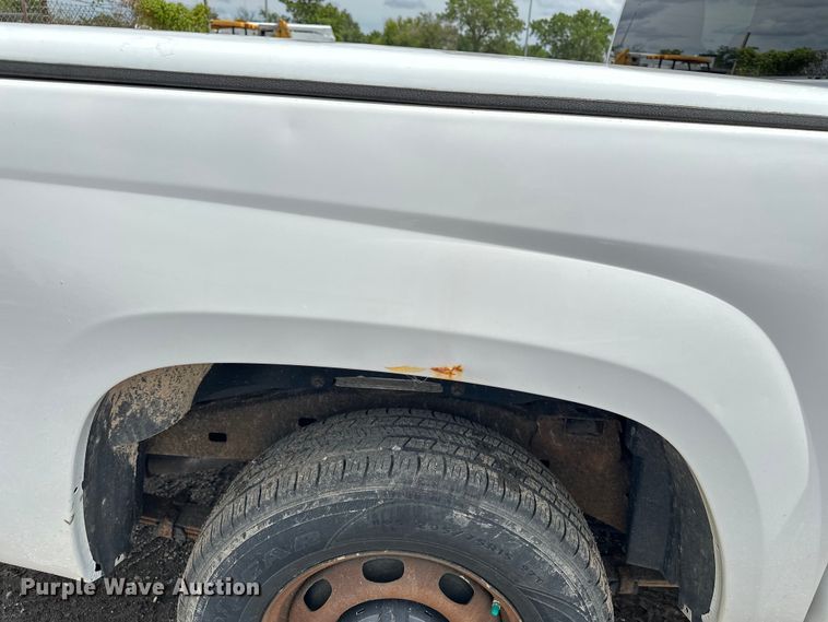 image for item EN8423 2008 Chevrolet Colorado Crew Cab pickup truck