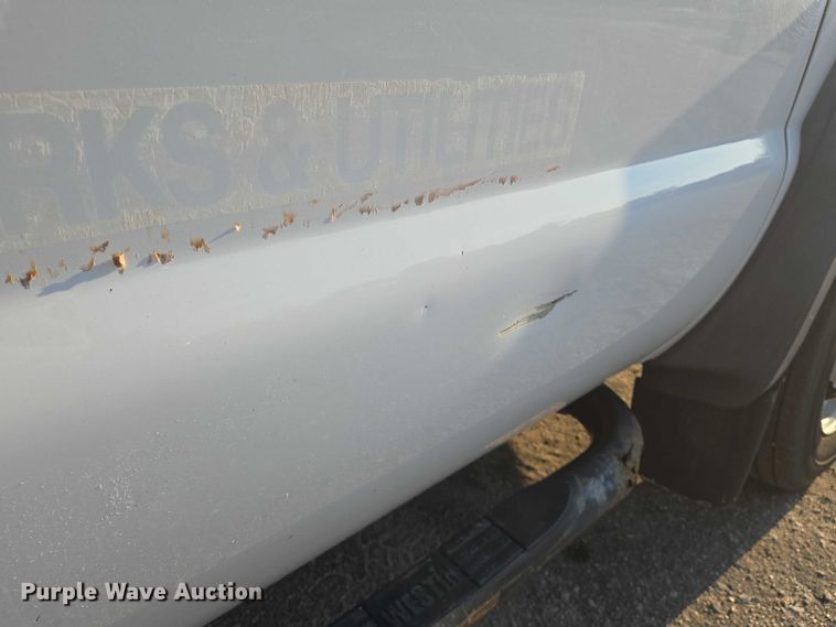 image for item EN8426 2010 Ford F450 Super Duty flatbed truck