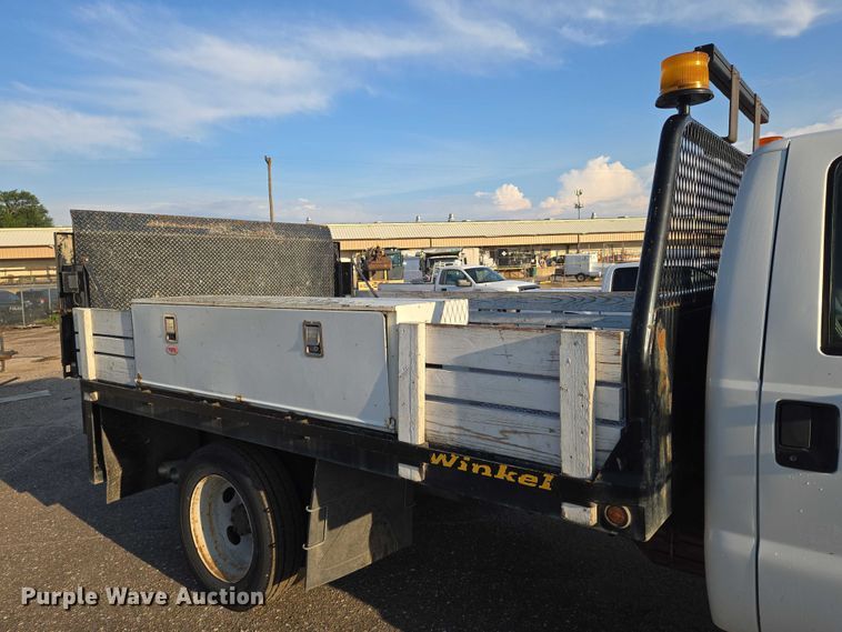 image for item EN8426 2010 Ford F450 Super Duty flatbed truck