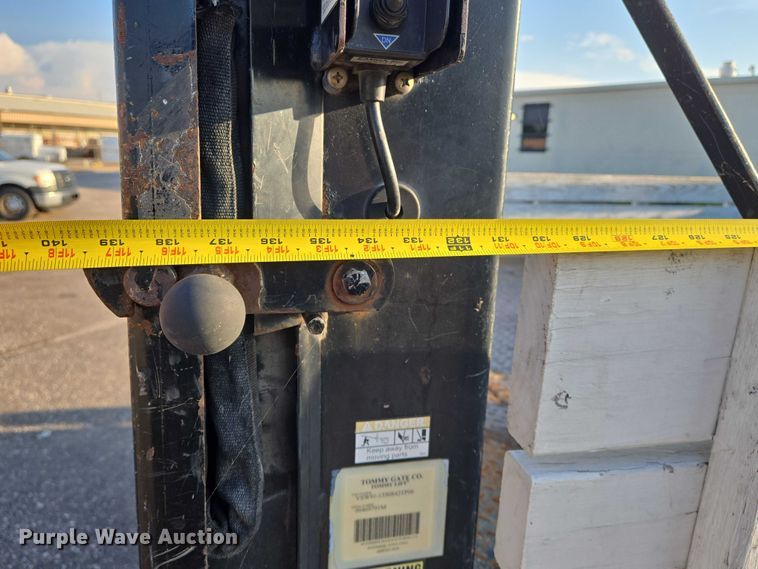 image for item EN8426 2010 Ford F450 Super Duty flatbed truck