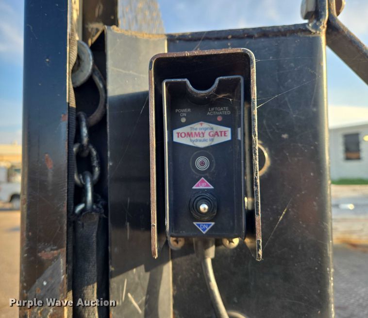 image for item EN8426 2010 Ford F450 Super Duty flatbed truck