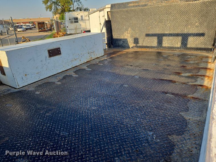 image for item EN8426 2010 Ford F450 Super Duty flatbed truck