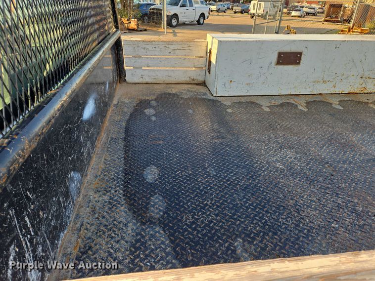 image for item EN8426 2010 Ford F450 Super Duty flatbed truck