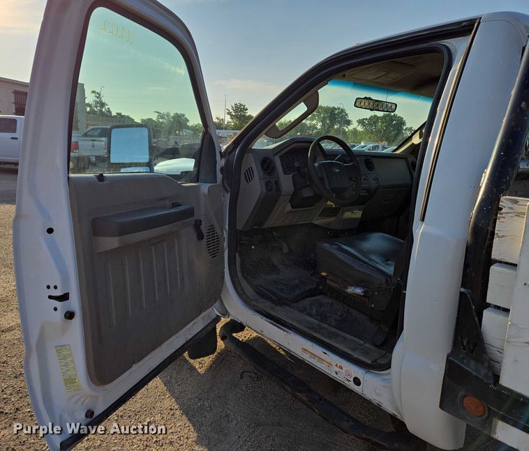 image for item EN8426 2010 Ford F450 Super Duty flatbed truck