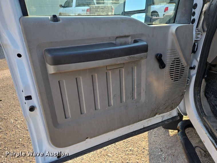 image for item EN8426 2010 Ford F450 Super Duty flatbed truck