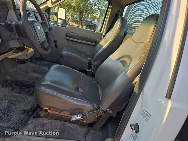 image for item EN8426 2010 Ford F450 Super Duty flatbed truck