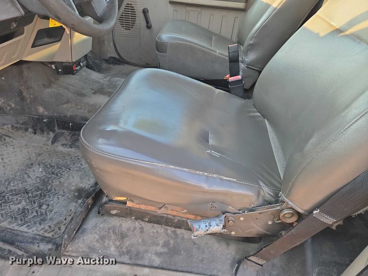 image for item EN8426 2010 Ford F450 Super Duty flatbed truck