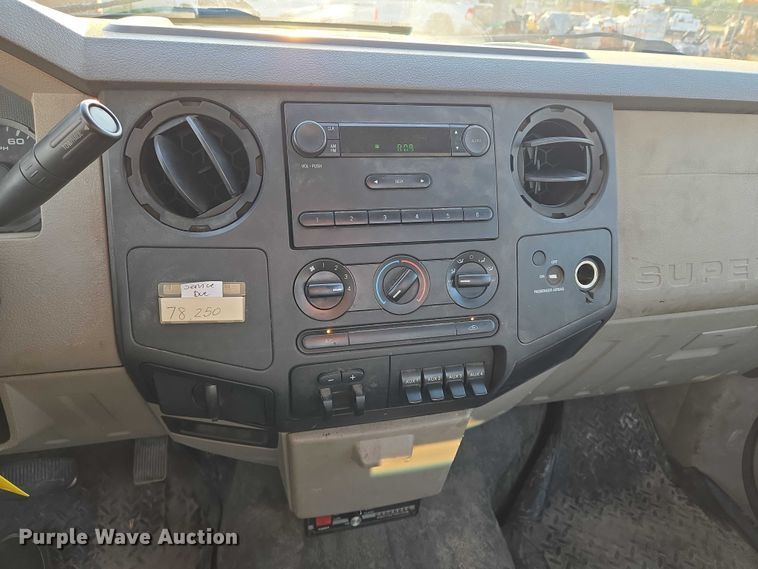 image for item EN8426 2010 Ford F450 Super Duty flatbed truck