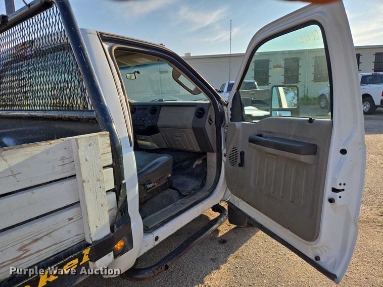 image for item EN8426 2010 Ford F450 Super Duty flatbed truck