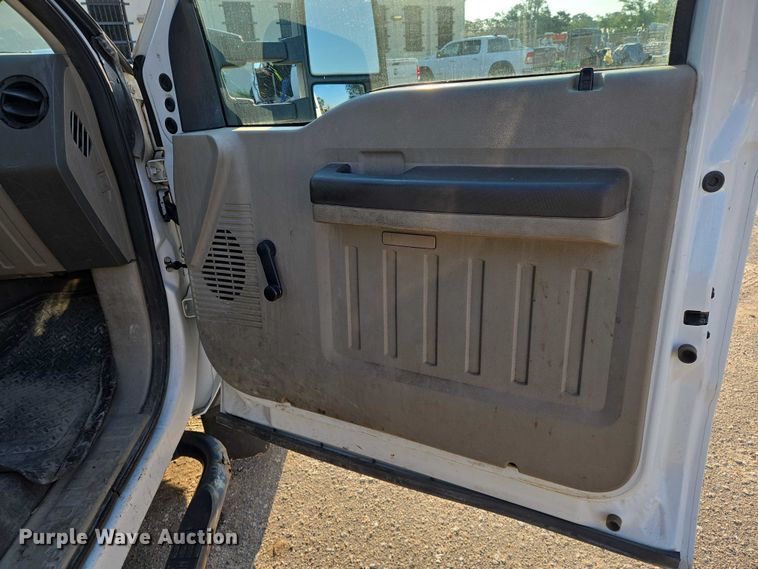 image for item EN8426 2010 Ford F450 Super Duty flatbed truck