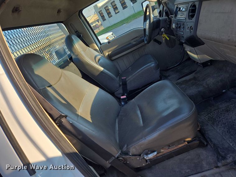 image for item EN8426 2010 Ford F450 Super Duty flatbed truck