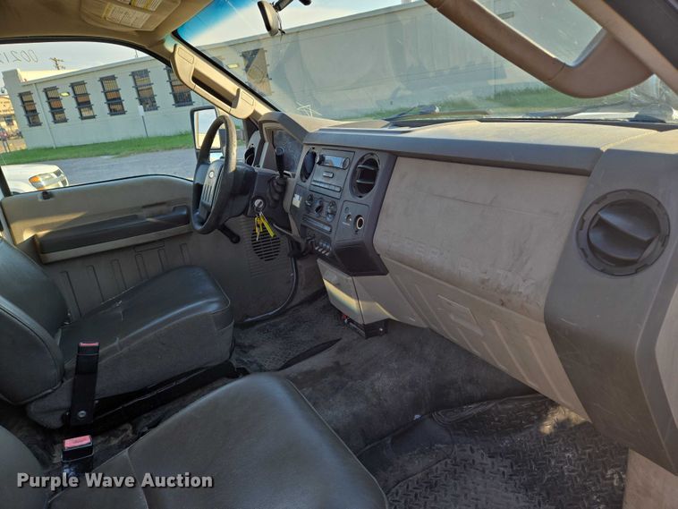 image for item EN8426 2010 Ford F450 Super Duty flatbed truck