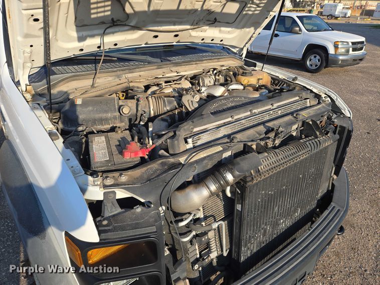 image for item EN8426 2010 Ford F450 Super Duty flatbed truck