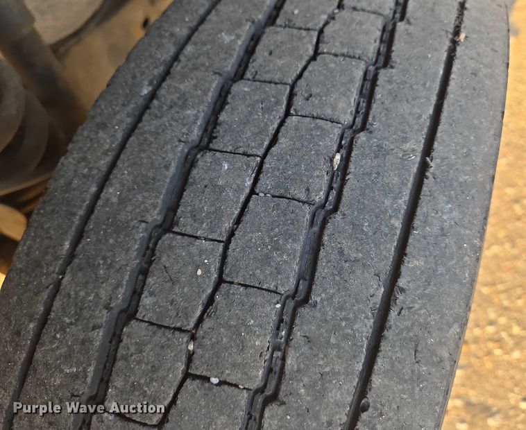 image for item EN8426 2010 Ford F450 Super Duty flatbed truck