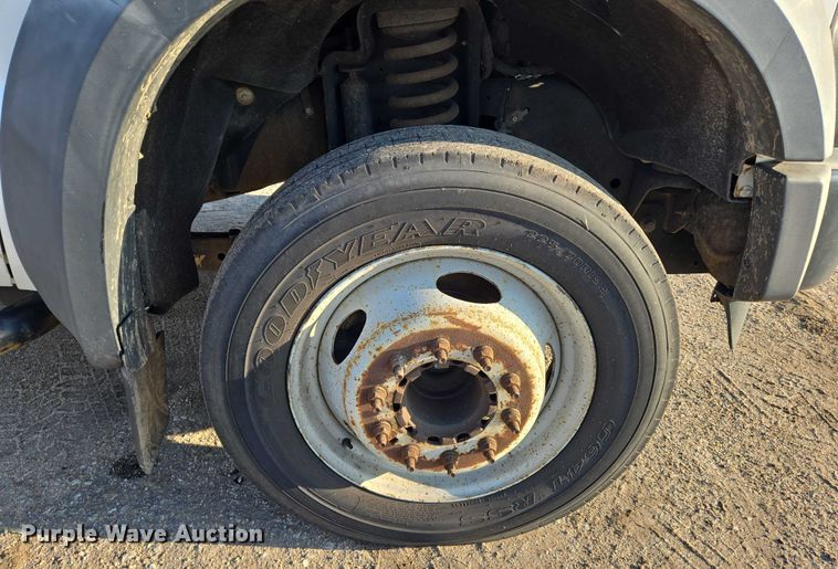 image for item EN8426 2010 Ford F450 Super Duty flatbed truck