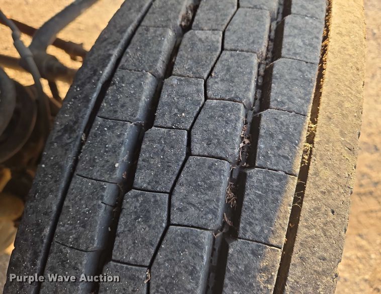 image for item EN8426 2010 Ford F450 Super Duty flatbed truck