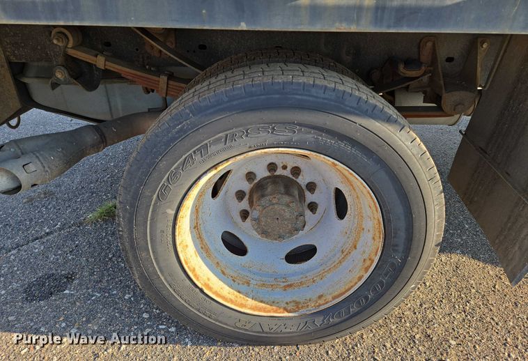 image for item EN8426 2010 Ford F450 Super Duty flatbed truck