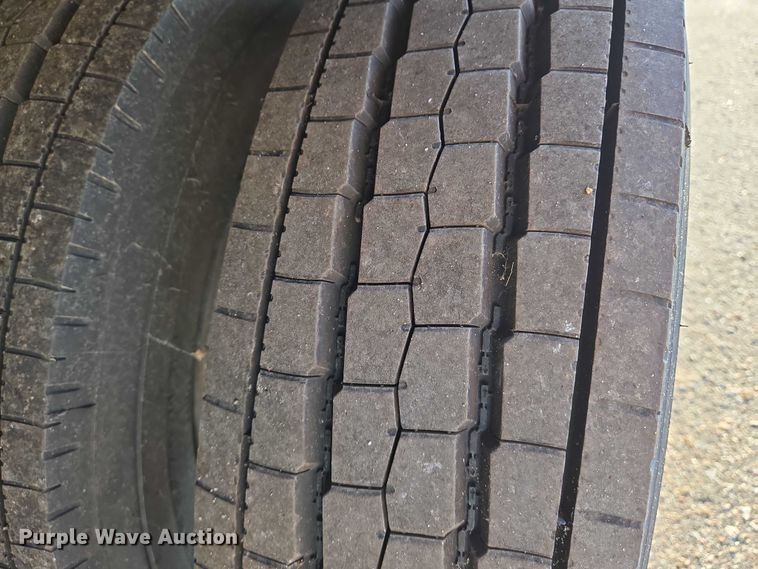 image for item EN8426 2010 Ford F450 Super Duty flatbed truck