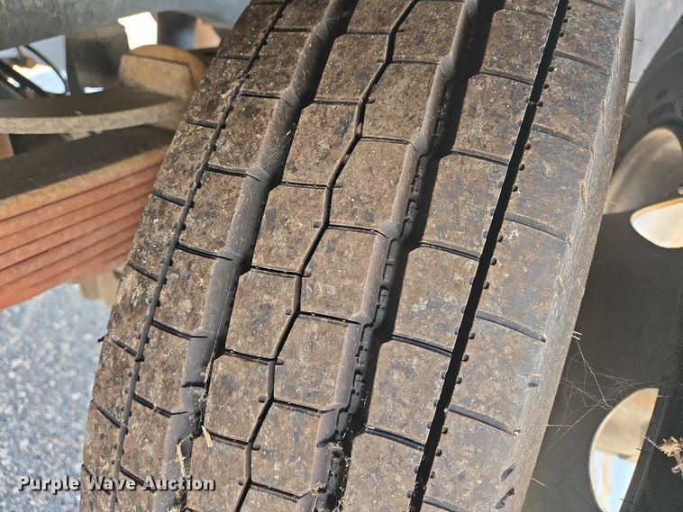 image for item EN8426 2010 Ford F450 Super Duty flatbed truck