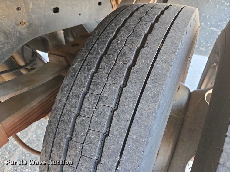 image for item EN8426 2010 Ford F450 Super Duty flatbed truck