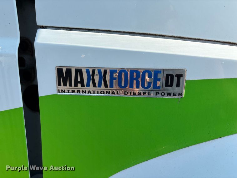 image for item EN8428 2010 International DuraStar 4300 flatbed truck