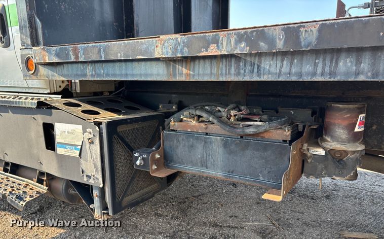 image for item EN8428 2010 International DuraStar 4300 flatbed truck