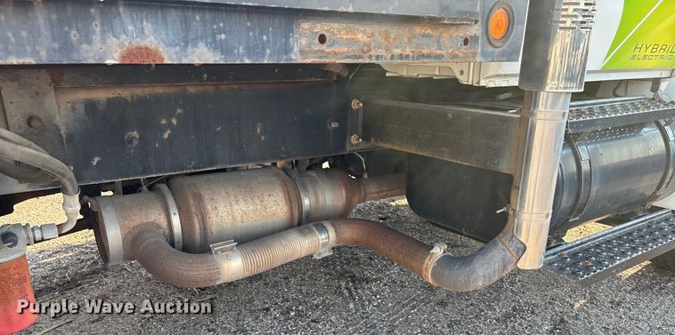 image for item EN8428 2010 International DuraStar 4300 flatbed truck