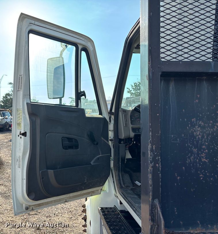 image for item EN8428 2010 International DuraStar 4300 flatbed truck