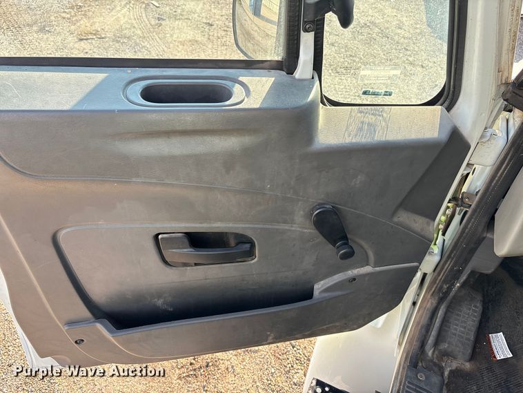 image for item EN8428 2010 International DuraStar 4300 flatbed truck