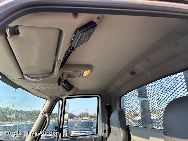 image for item EN8428 2010 International DuraStar 4300 flatbed truck